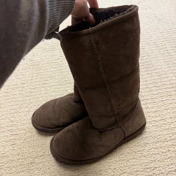 UGG Classic Short Boots - Picture 6 of 6